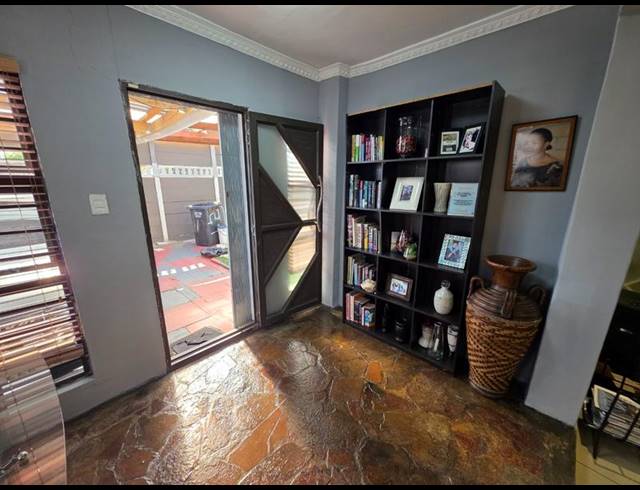 2 BEDROOM HOUSE FOR SALE IN PAROW CENTRAL